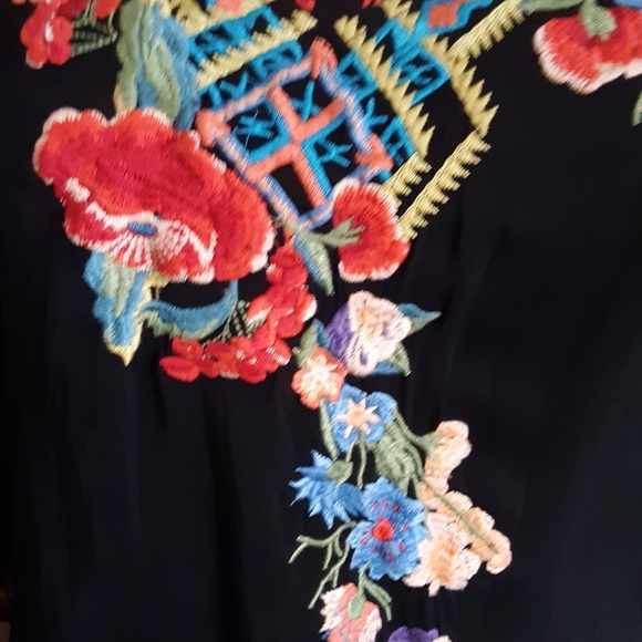 Johnny Was Black Embroidered Top - Picture 4 of 9
